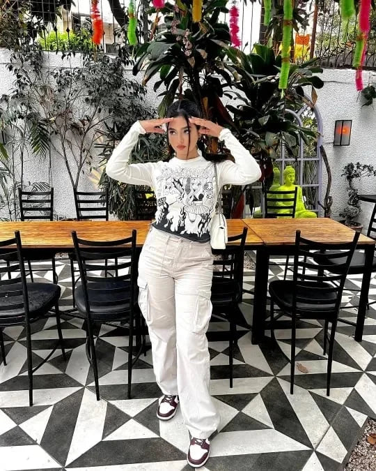 Adjustable Cargo Trousers in straight fit - The perfect blend of style and functionality