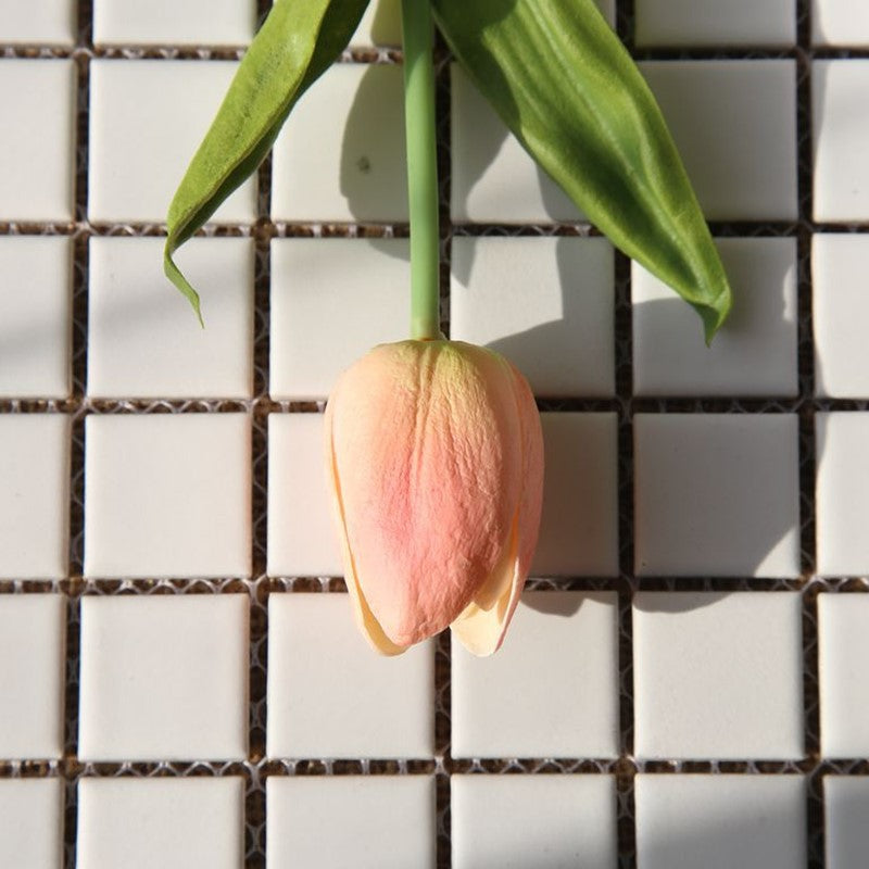 UV Resistant Lifelike Artificial Tulips Flowers