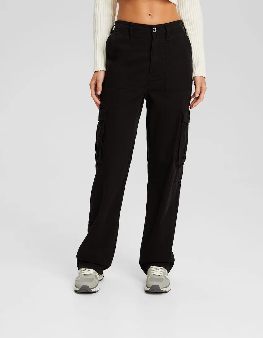 Adjustable Cargo Trousers in straight fit - The perfect blend of style and functionality