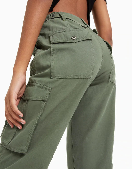 Adjustable Cargo Trousers in straight fit - The perfect blend of style and functionality