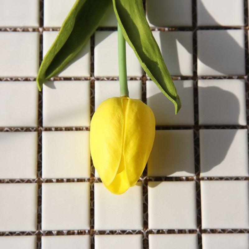 UV Resistant Lifelike Artificial Tulips Flowers